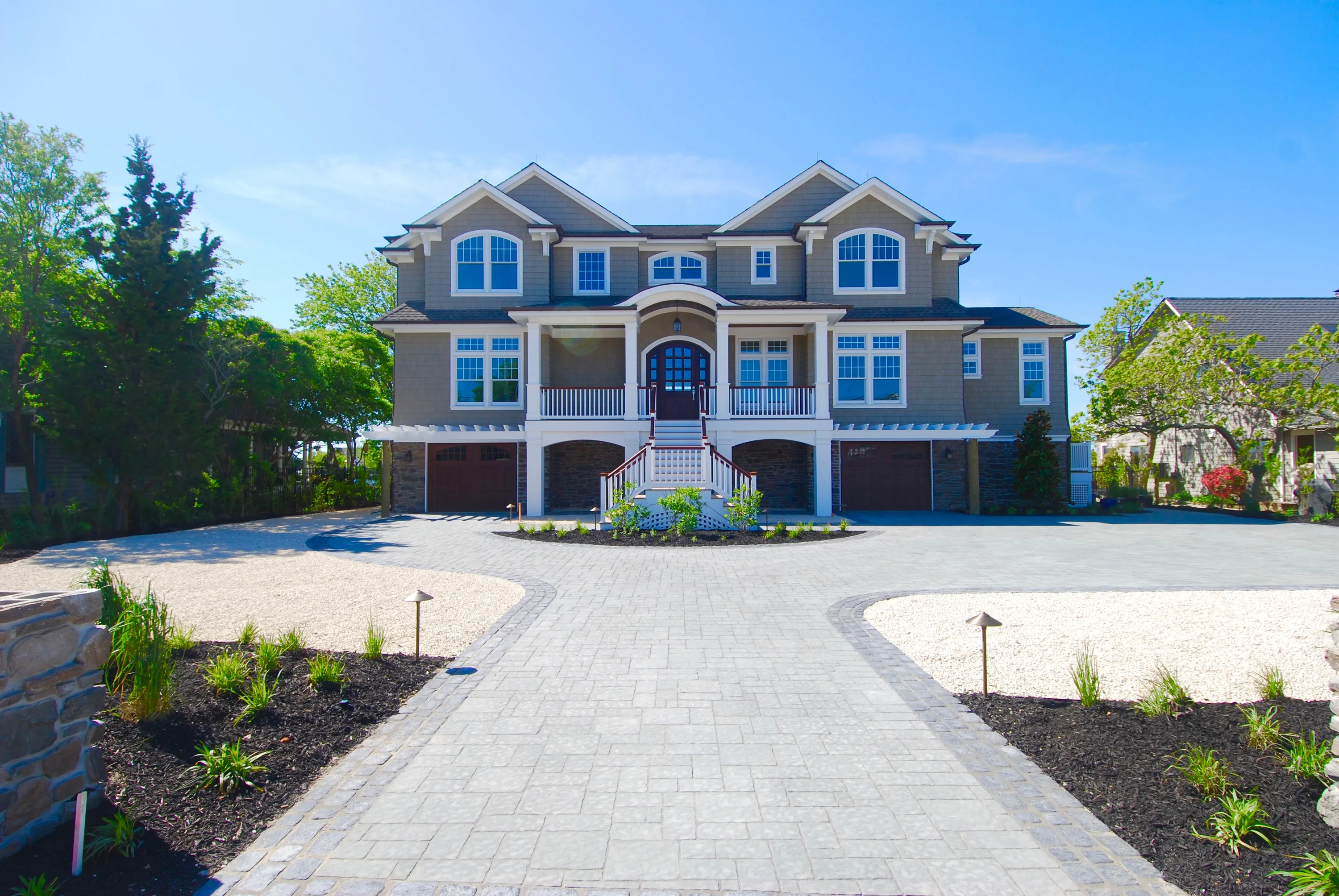 Coastal residence facing a broad landscaped motor court in New Jersey.